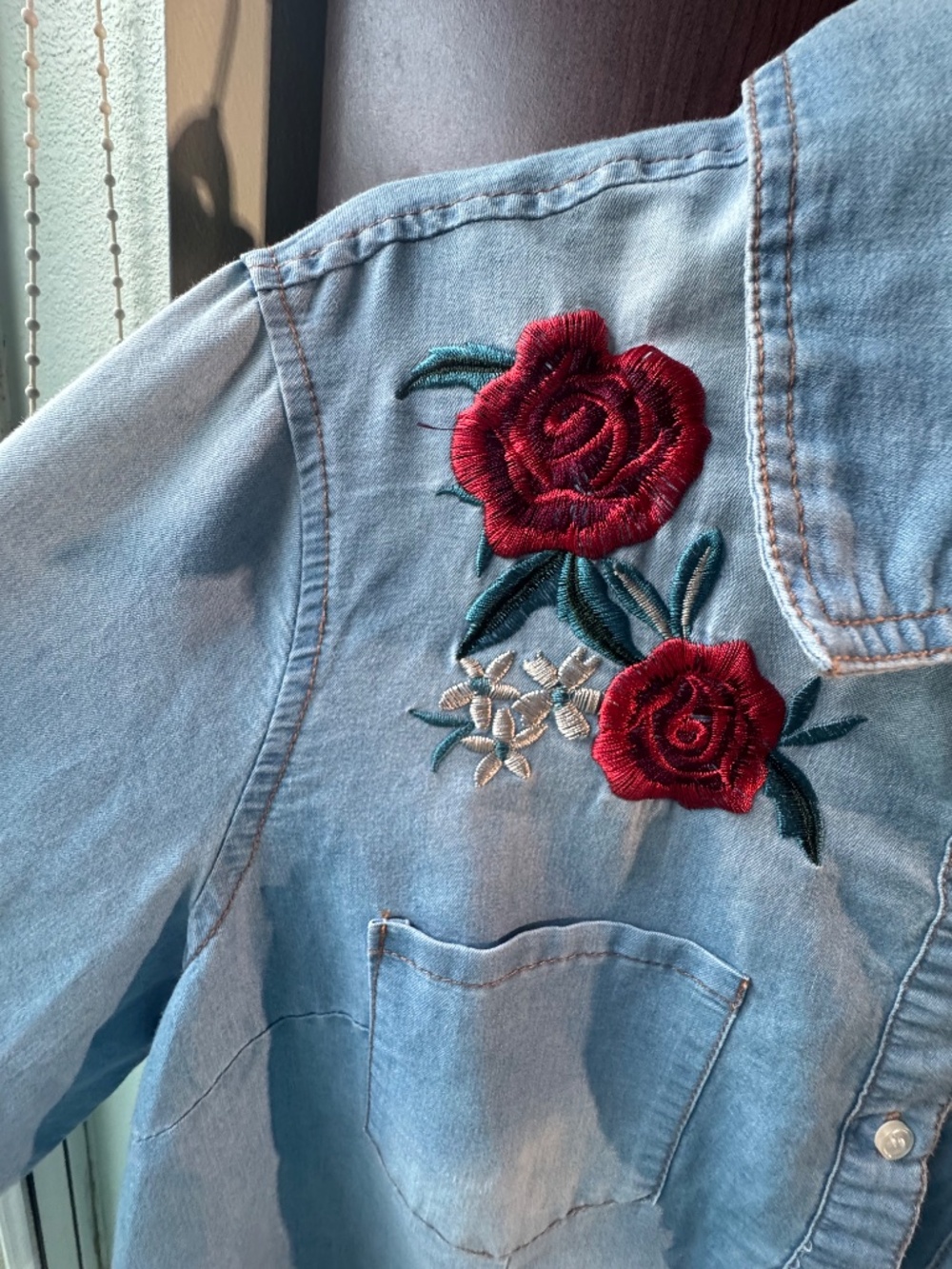 Button down blouse - Picture 2 of 6